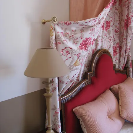 Hotel Reine Hortense 3*